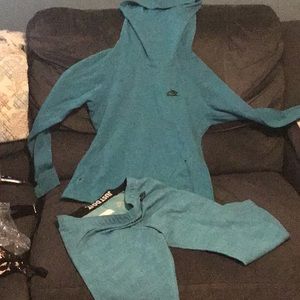 GIRLS/ petite Women’s 2piece Blue NikeTech set Beautiful blue/Aqua Color
